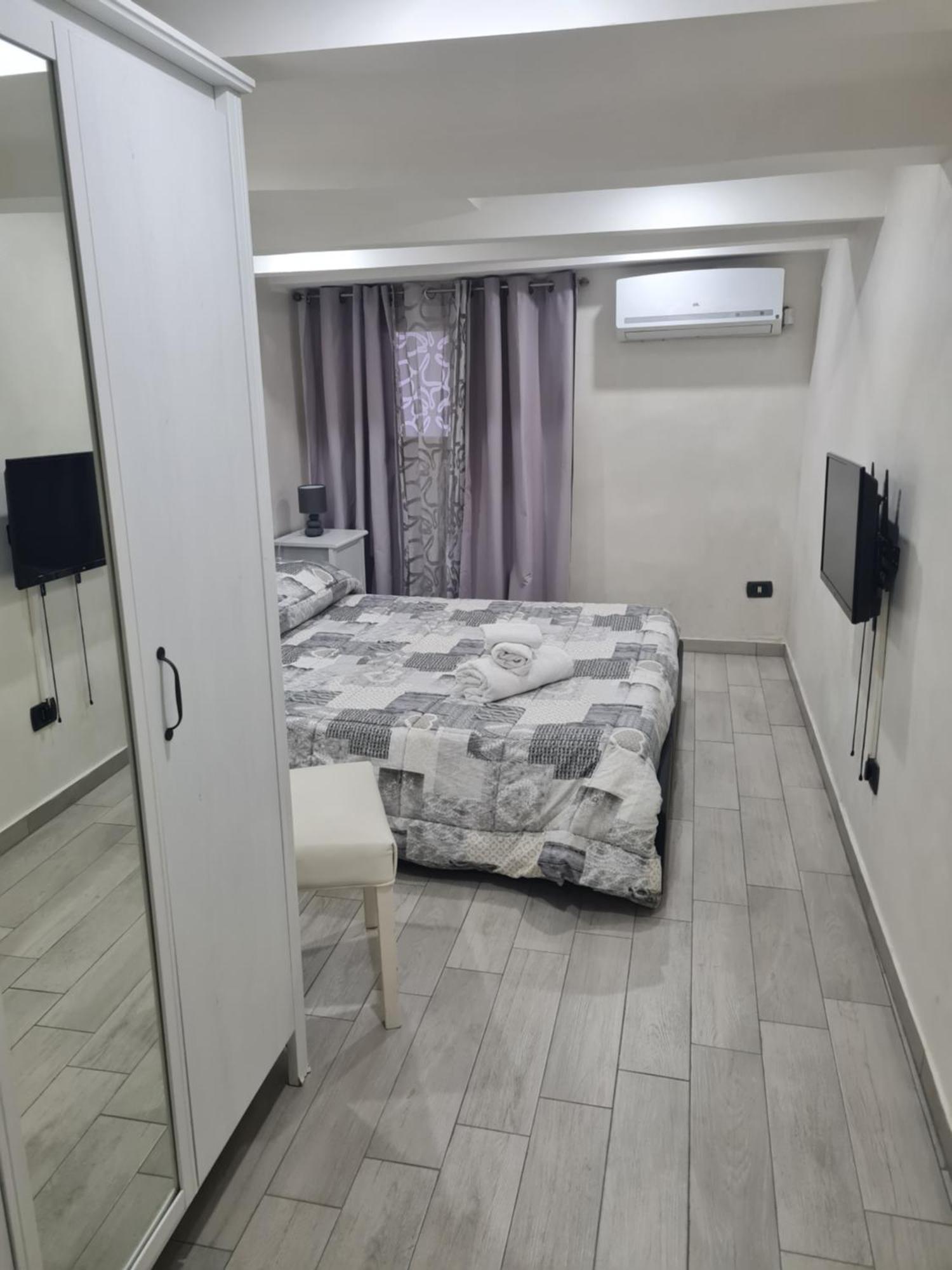 Che Casa 26! Apartment Наполи Екстериор снимка